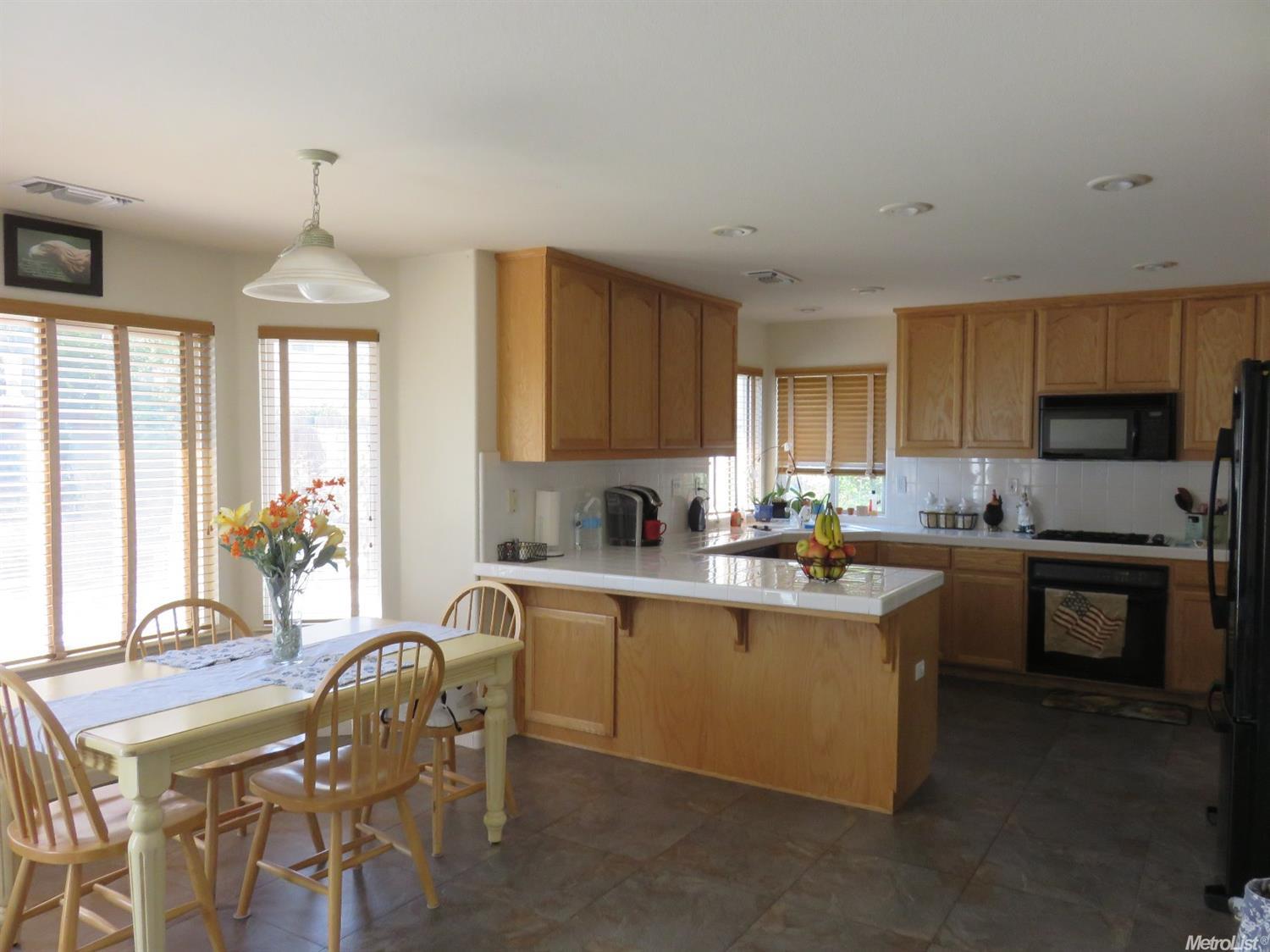 718 Wynyard Cir, Manteca, CA 95337 photo 9