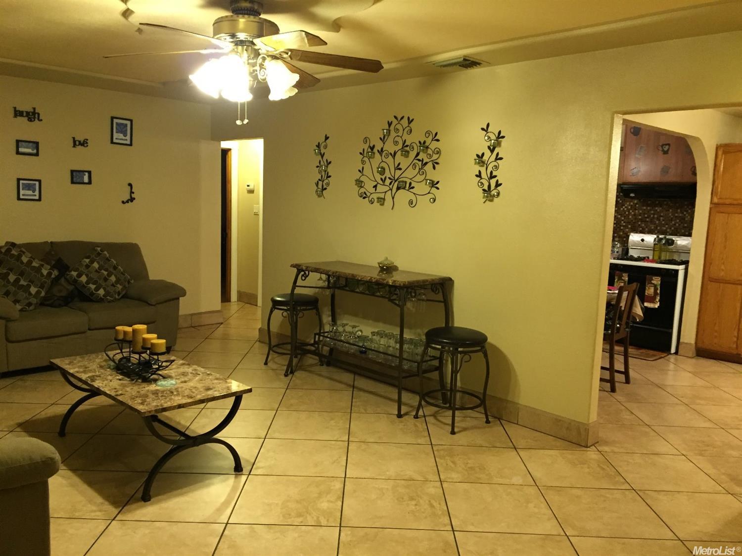 621 Hudson Ln, Modesto, CA 95351 photo 2