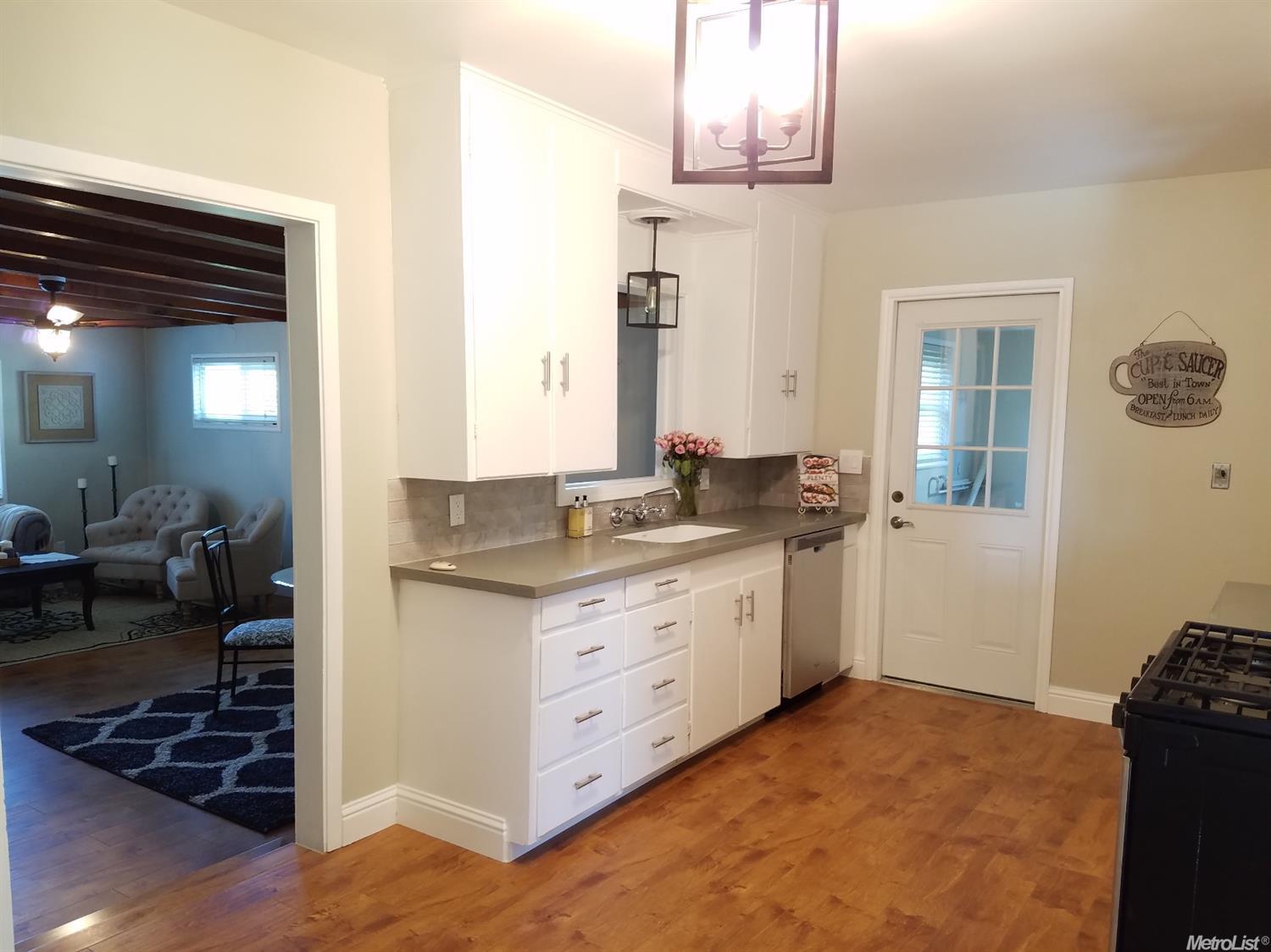 1720 North St, Escalon, CA 95320 photo 1