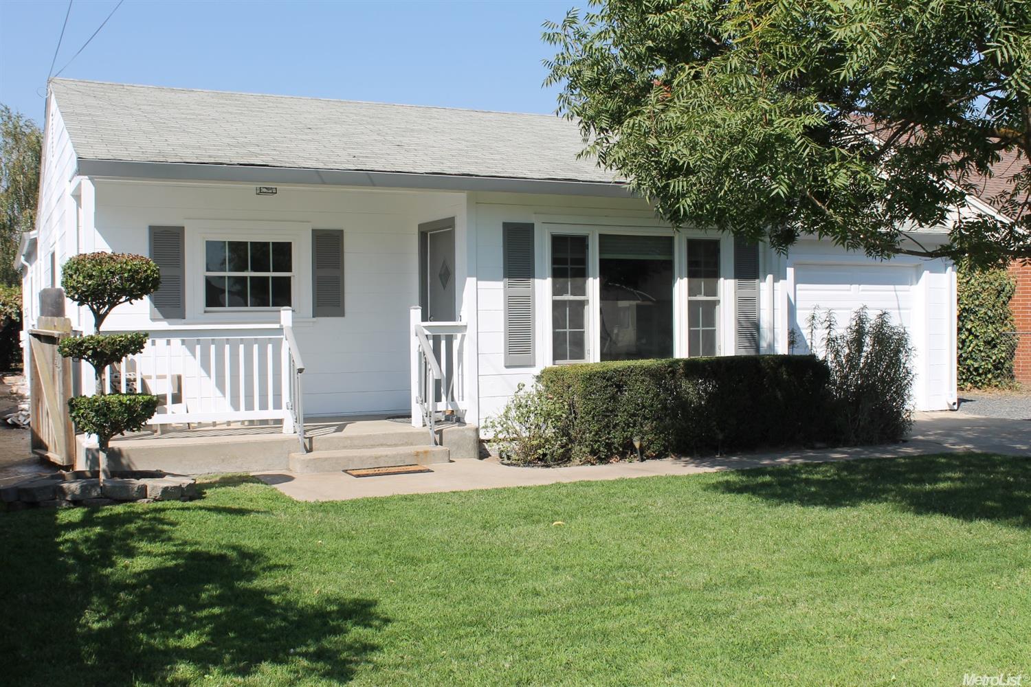 1720 North St, Escalon, CA 95320 photo 2