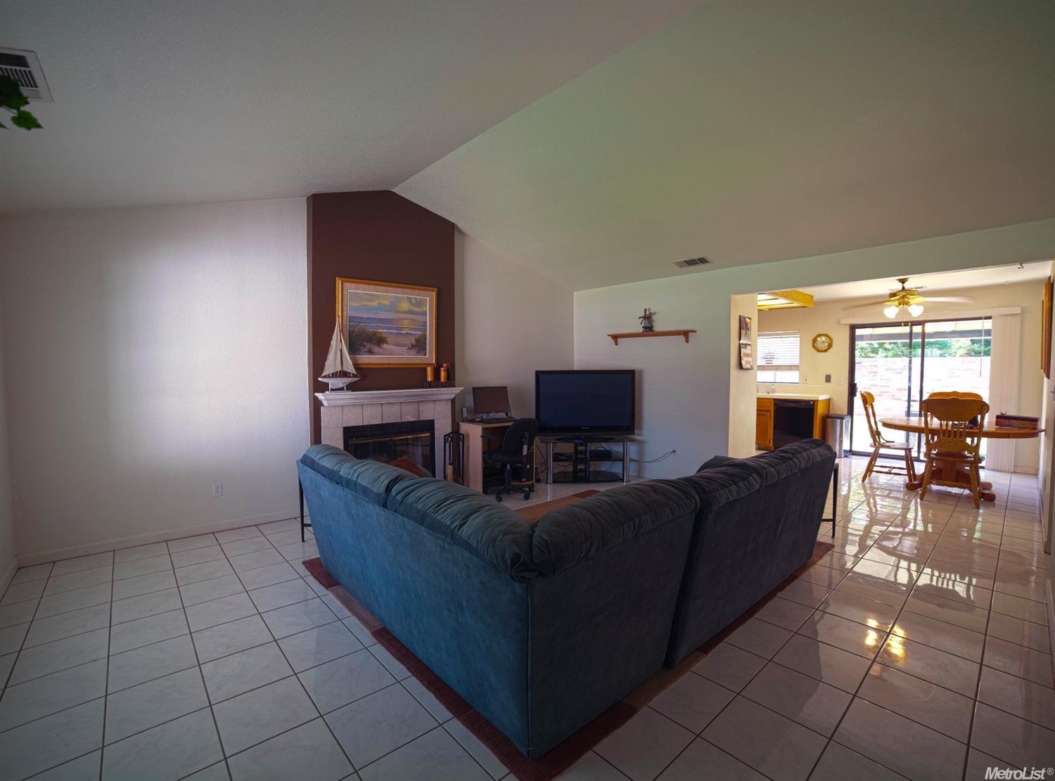 2137 Norik, Modesto, CA 95355 photo 4