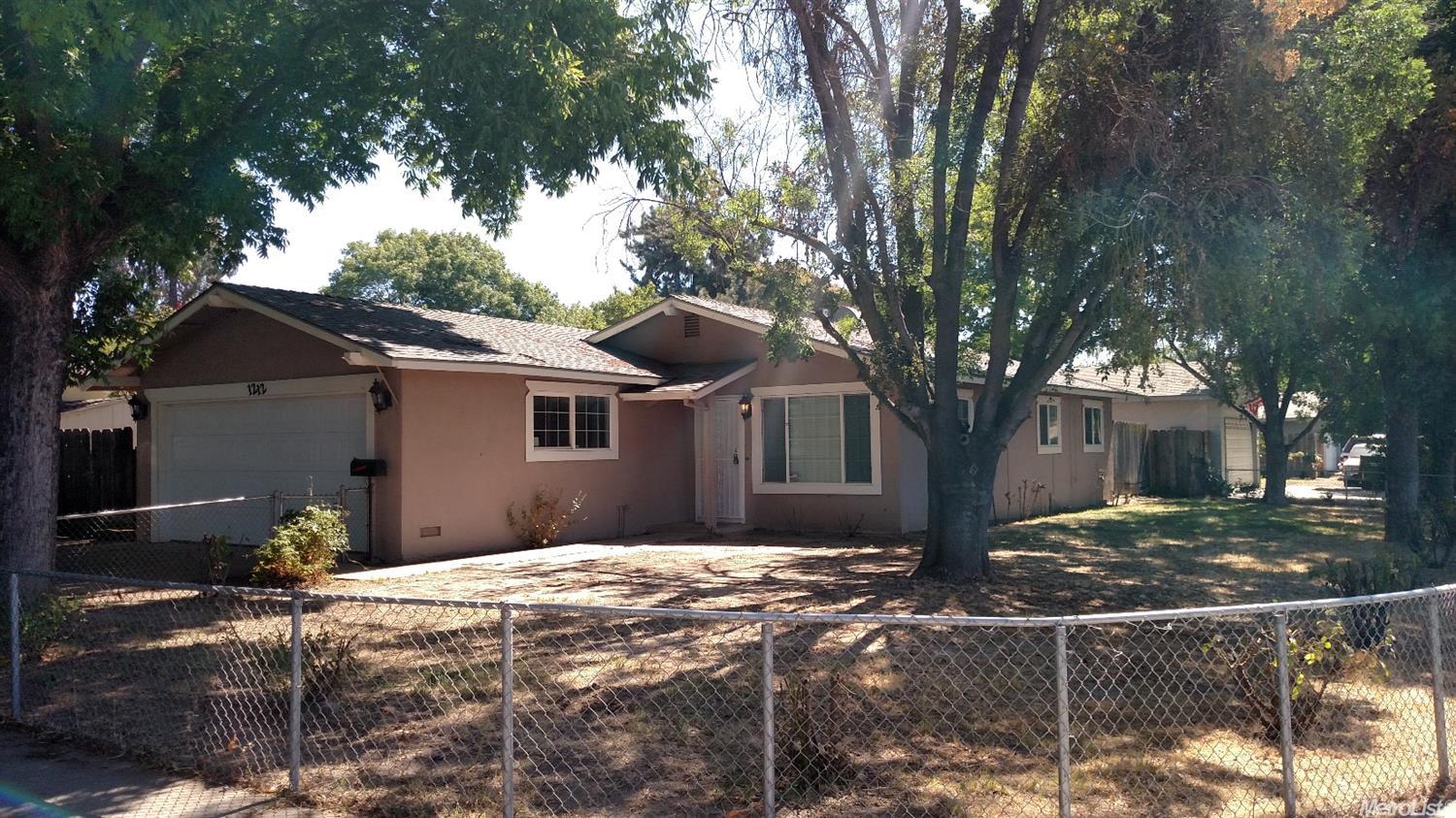 1212 Comstock Ct, Modesto, CA 95351 photo 2