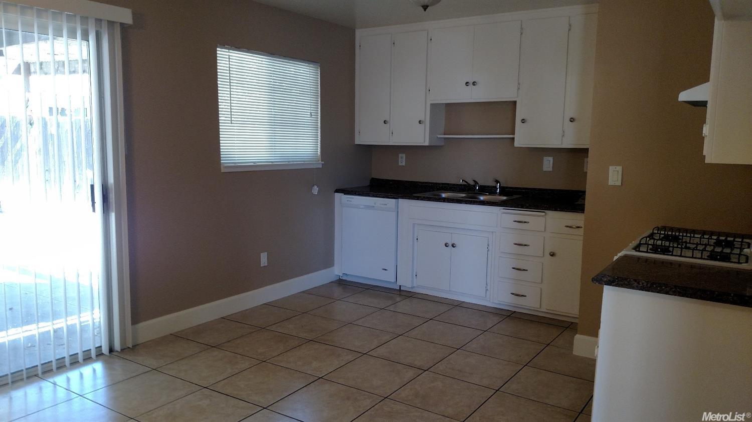 1212 Comstock Ct, Modesto, CA 95351 photo 4