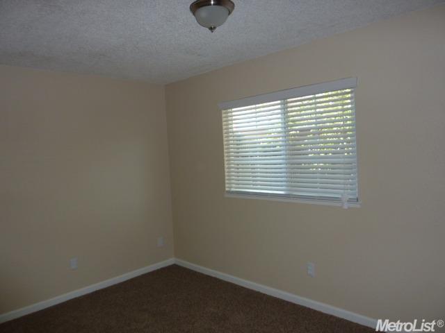 595 Diane Ct, Lathrop, CA 95330 photo 6