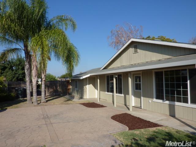 595 Diane Ct, Lathrop, CA 95330 photo 3