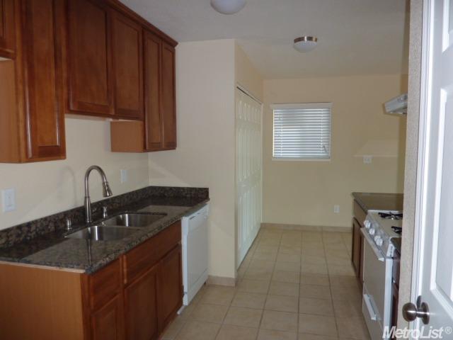 595 Diane Ct, Lathrop, CA 95330 photo 10