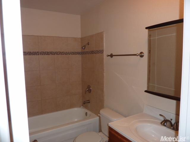 595 Diane Ct, Lathrop, CA 95330 photo 9