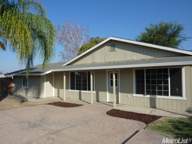 595 Diane Ct, Lathrop, CA 95330 photo 4