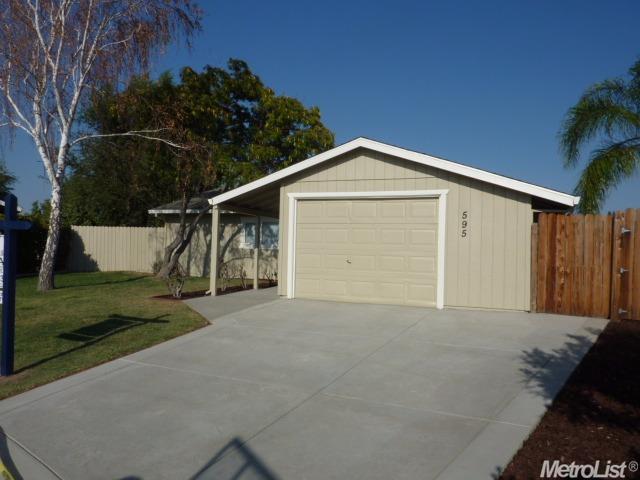 595 Diane Ct, Lathrop, CA 95330 photo 2