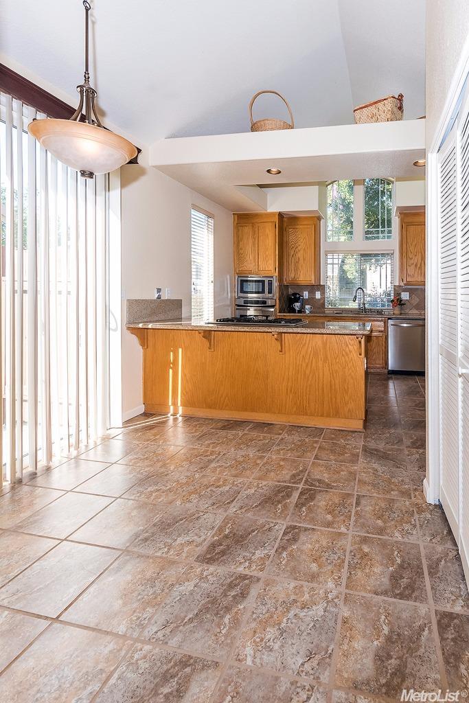 2307 Fallwater Ln, Carmichael, CA 95608 photo 4