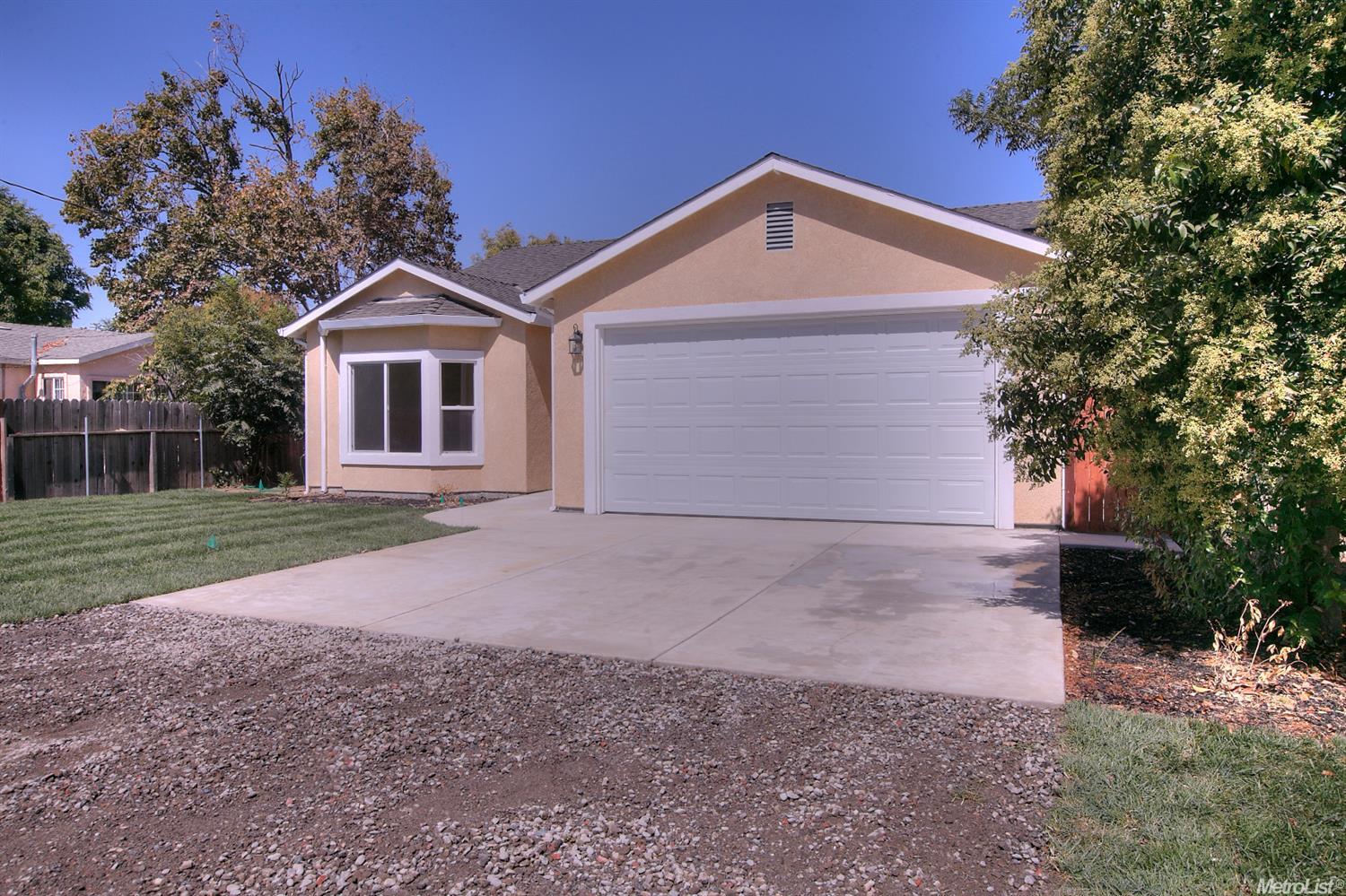 1017 Beverly Dr, Modesto, CA 95351 photo 1
