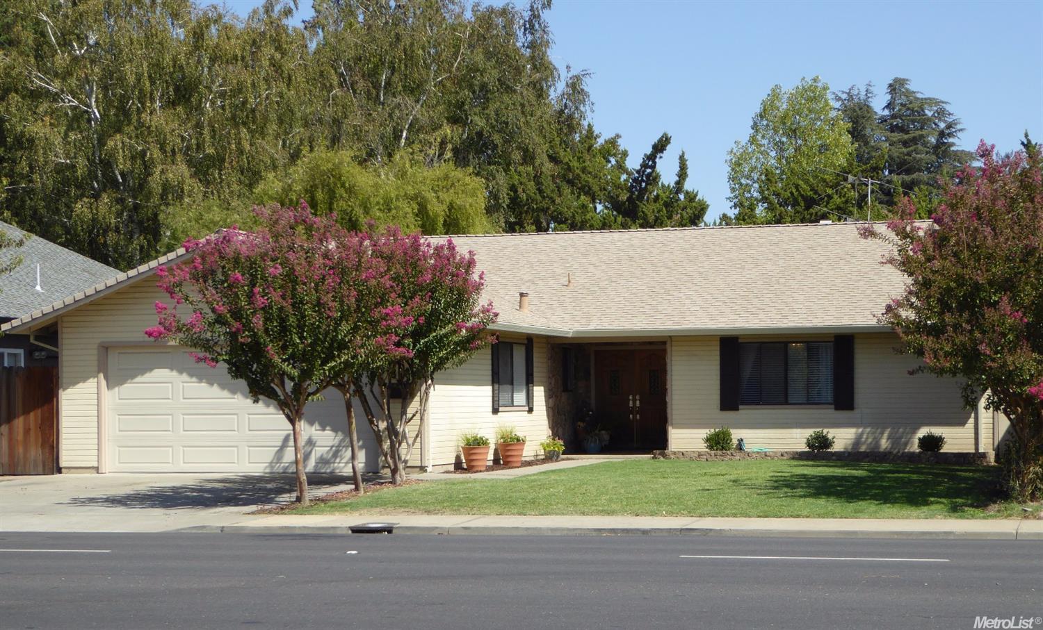 848 N Ham Ln, Lodi, CA 95242 photo 1