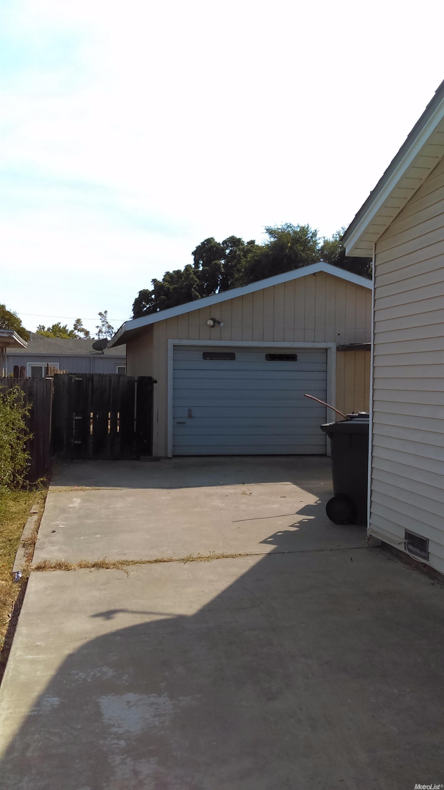 632 Myrtle Ave, Galt, CA 95632 photo 2