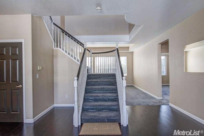 302 Osbourne Ct, Ripon, CA 95366 photo 3