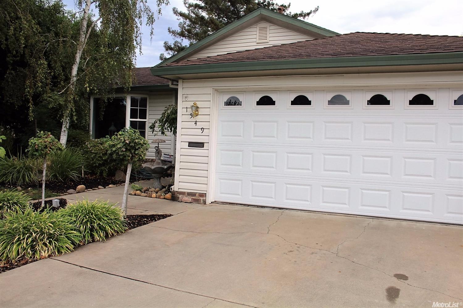 1549 W Vine St, Lodi, CA 95242 photo 2