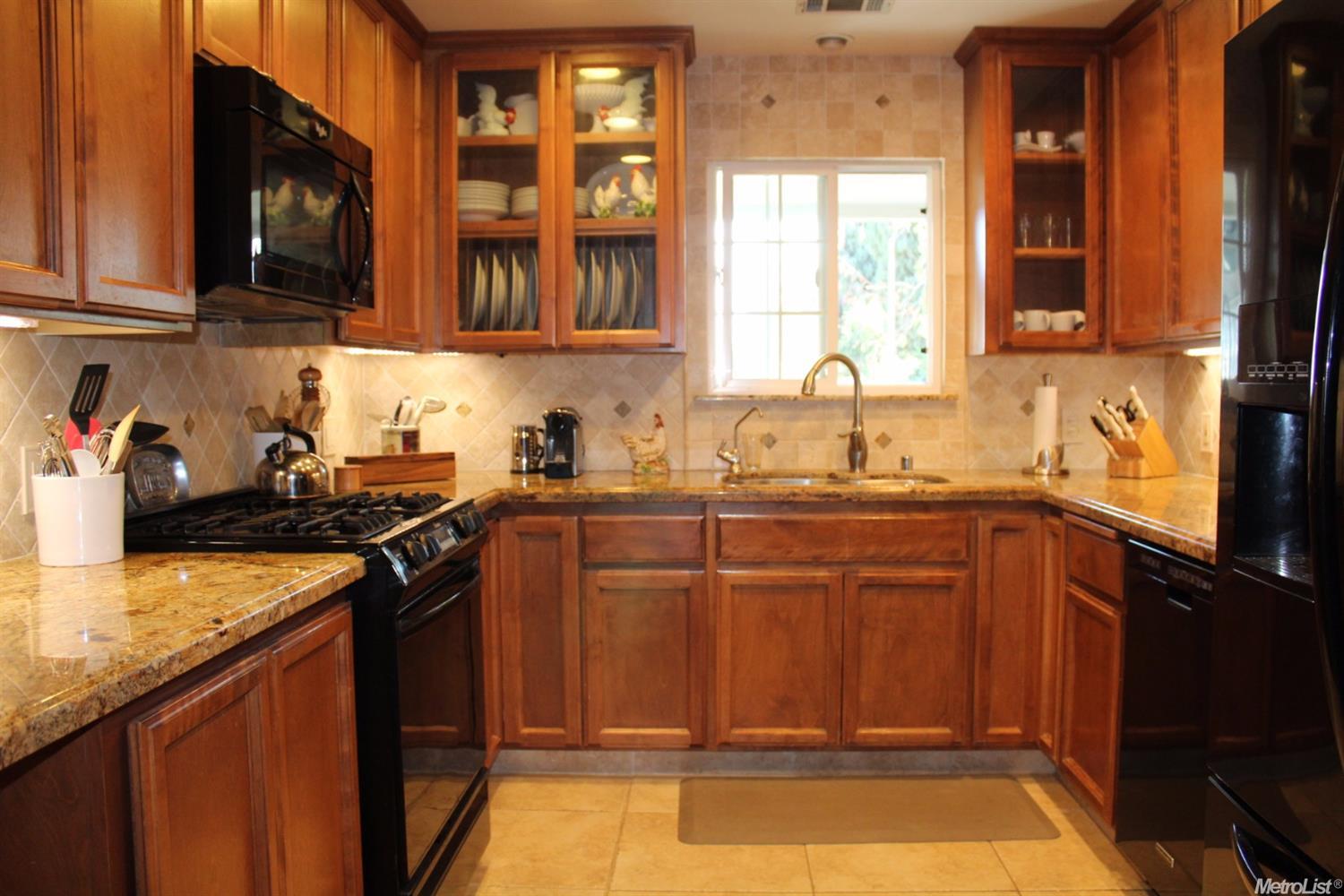 1549 W Vine St, Lodi, CA 95242 photo 3