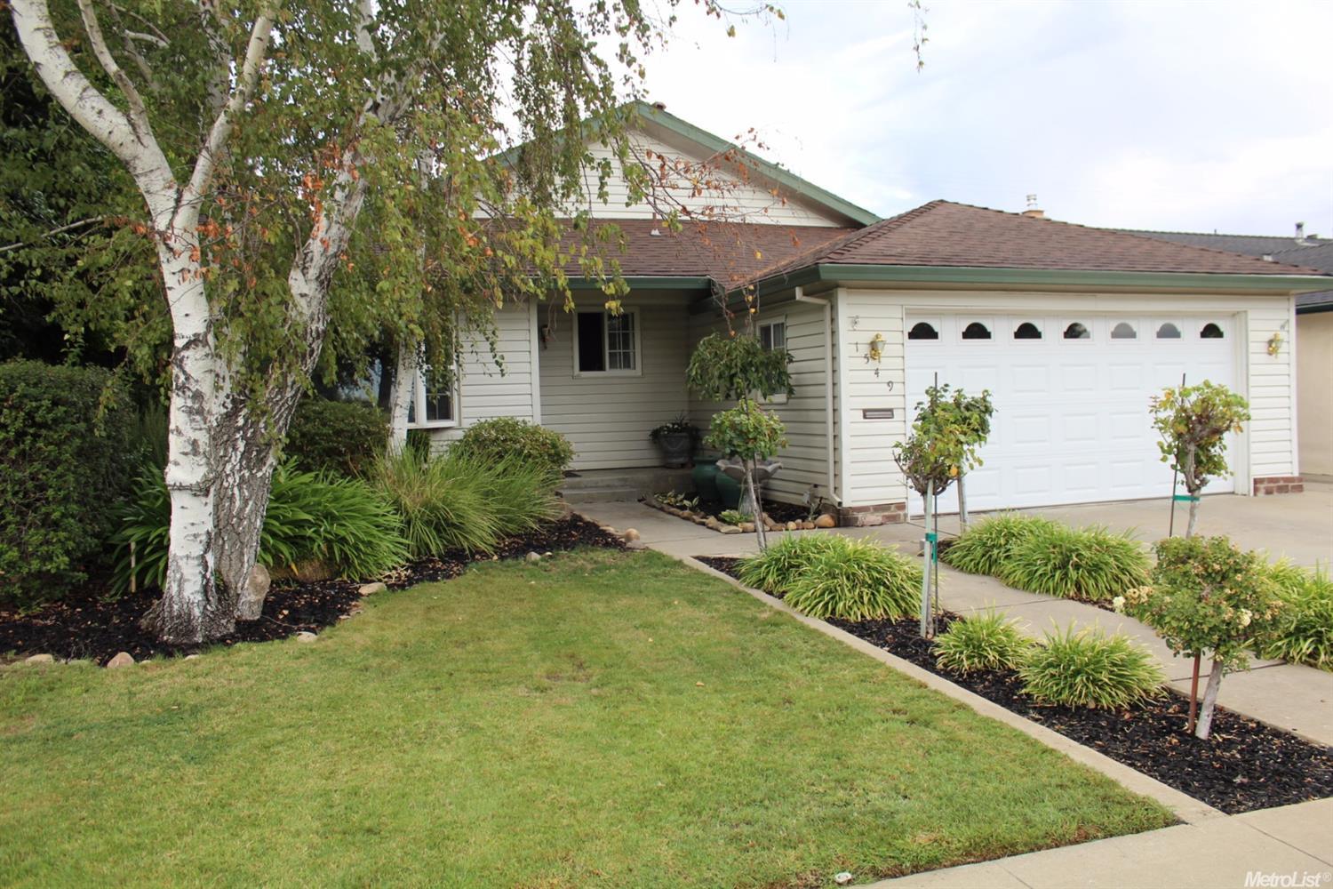 1549 W Vine St, Lodi, CA 95242 photo 1