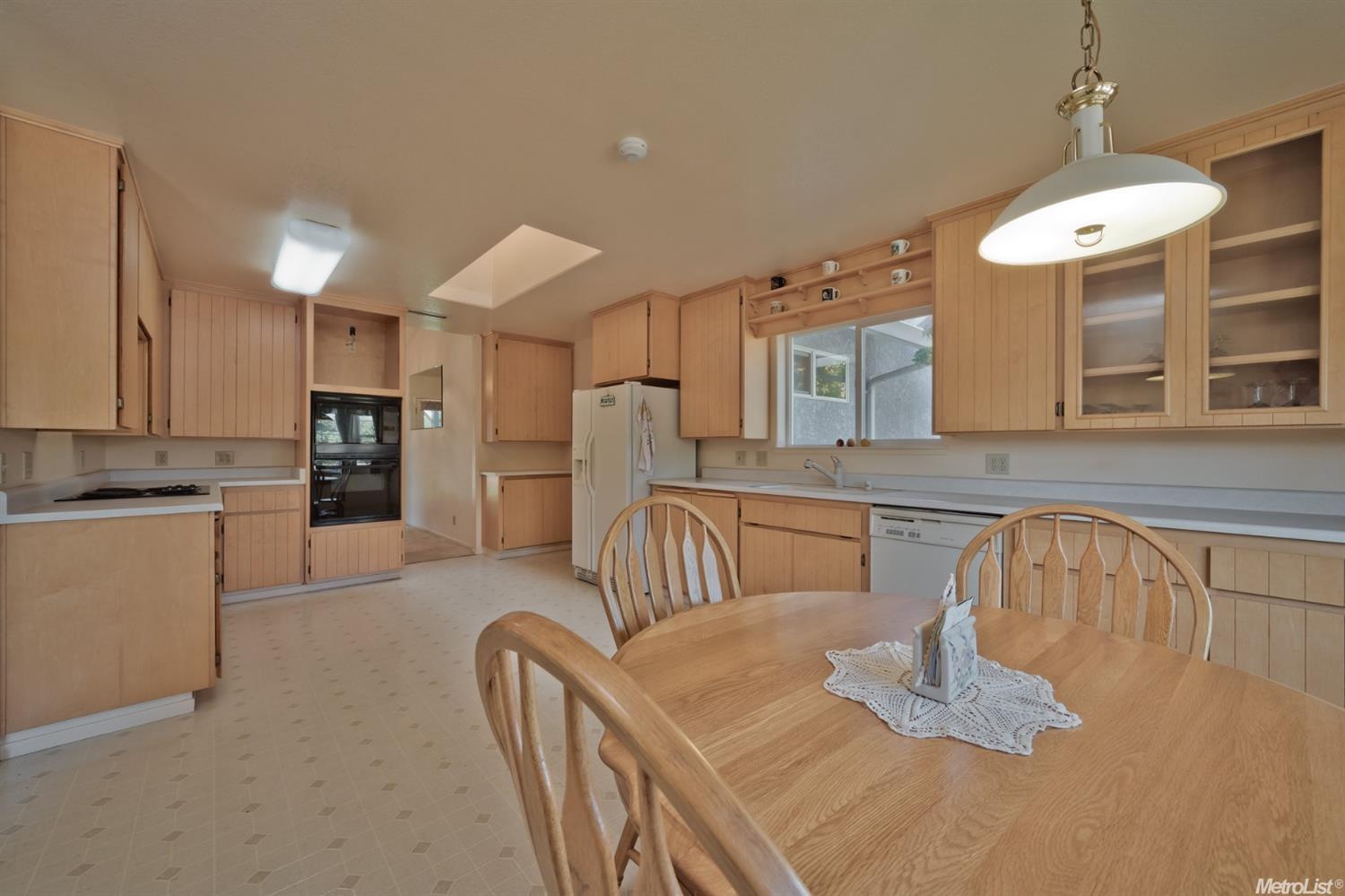 1561 N Dakota Ave, Modesto, CA 95358 photo 10