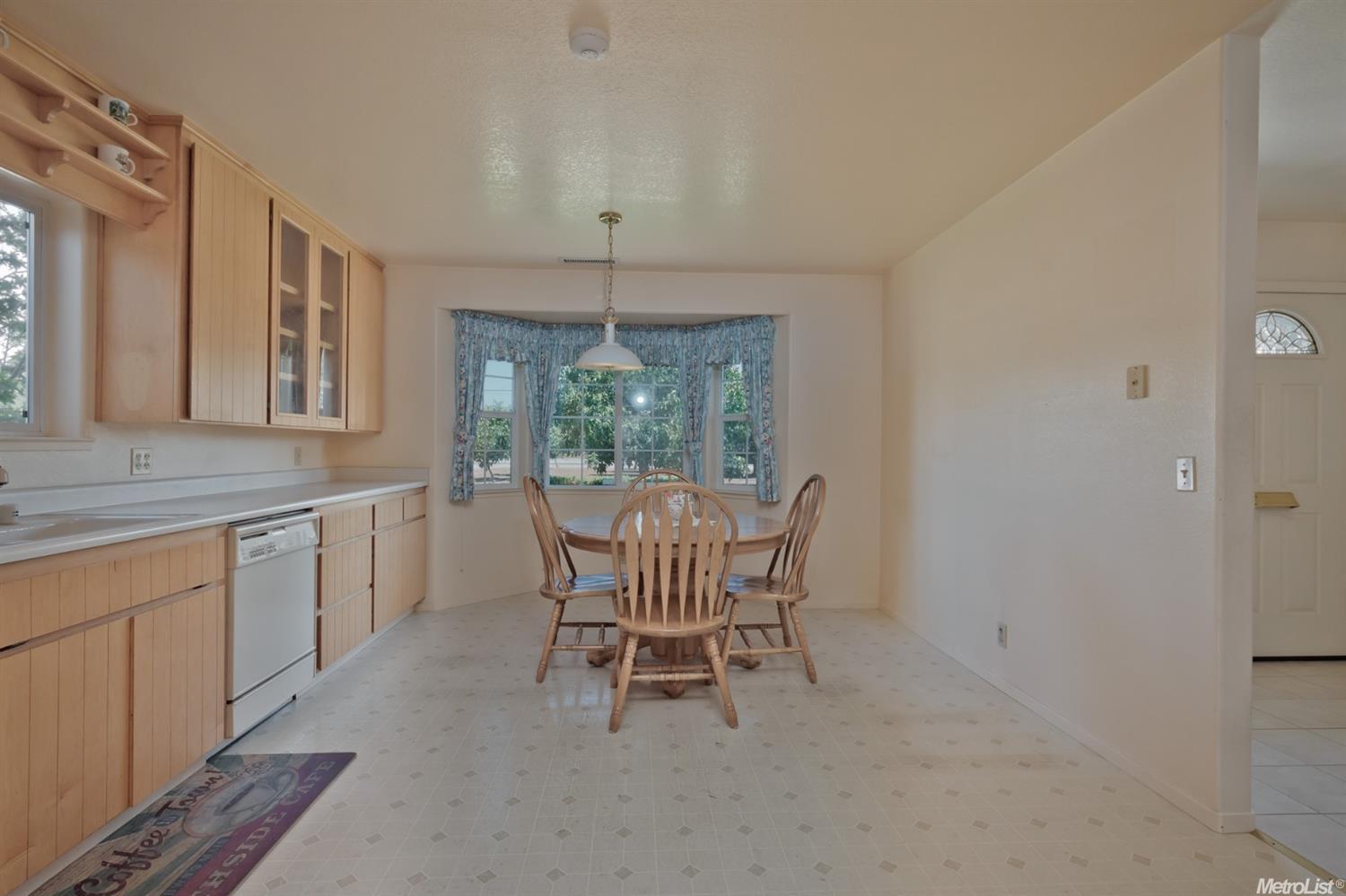 1561 N Dakota Ave, Modesto, CA 95358 photo 8