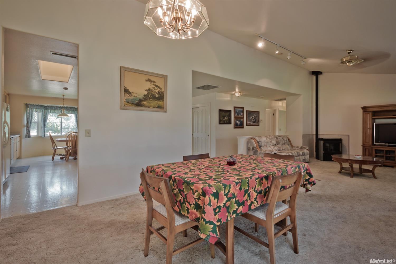 1561 N Dakota Ave, Modesto, CA 95358 photo 7
