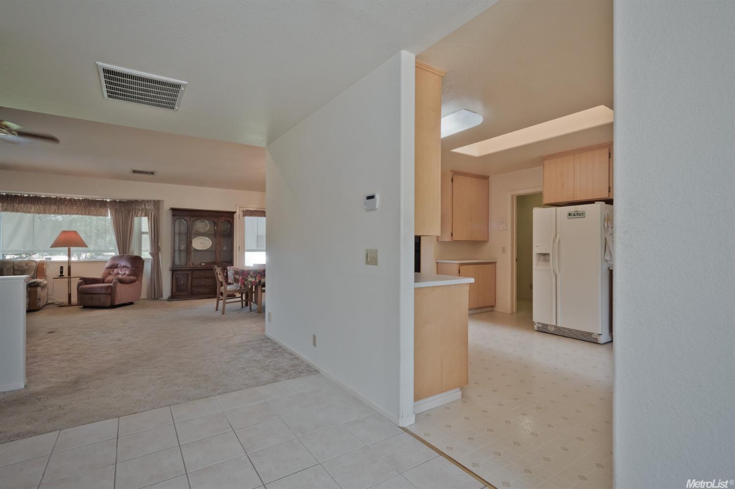 1561 N Dakota Ave, Modesto, CA 95358 photo 4