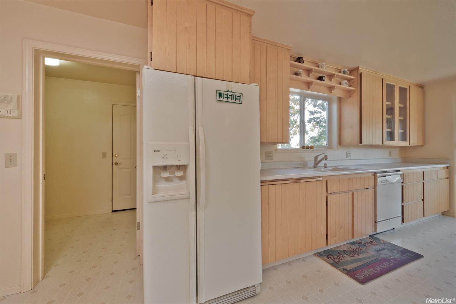 1561 N Dakota Ave, Modesto, CA 95358 photo 9