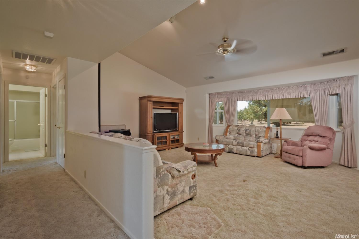 1561 N Dakota Ave, Modesto, CA 95358 photo 5