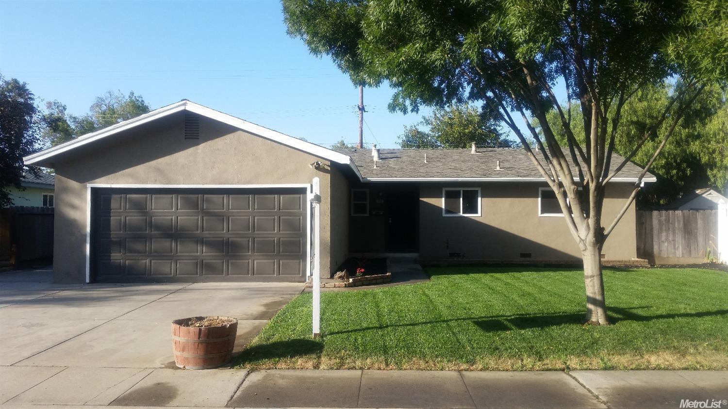 2049 Peach Dr, Modesto, CA 95350 photo 1