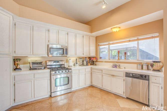 896 Lourence Dr, Tracy, CA 95376 photo 5