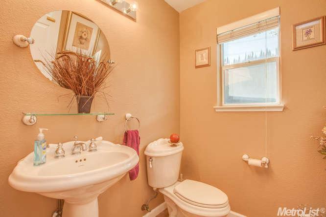 896 Lourence Dr, Tracy, CA 95376 photo 9