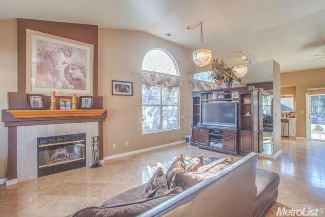 896 Lourence Dr, Tracy, CA 95376 photo 3