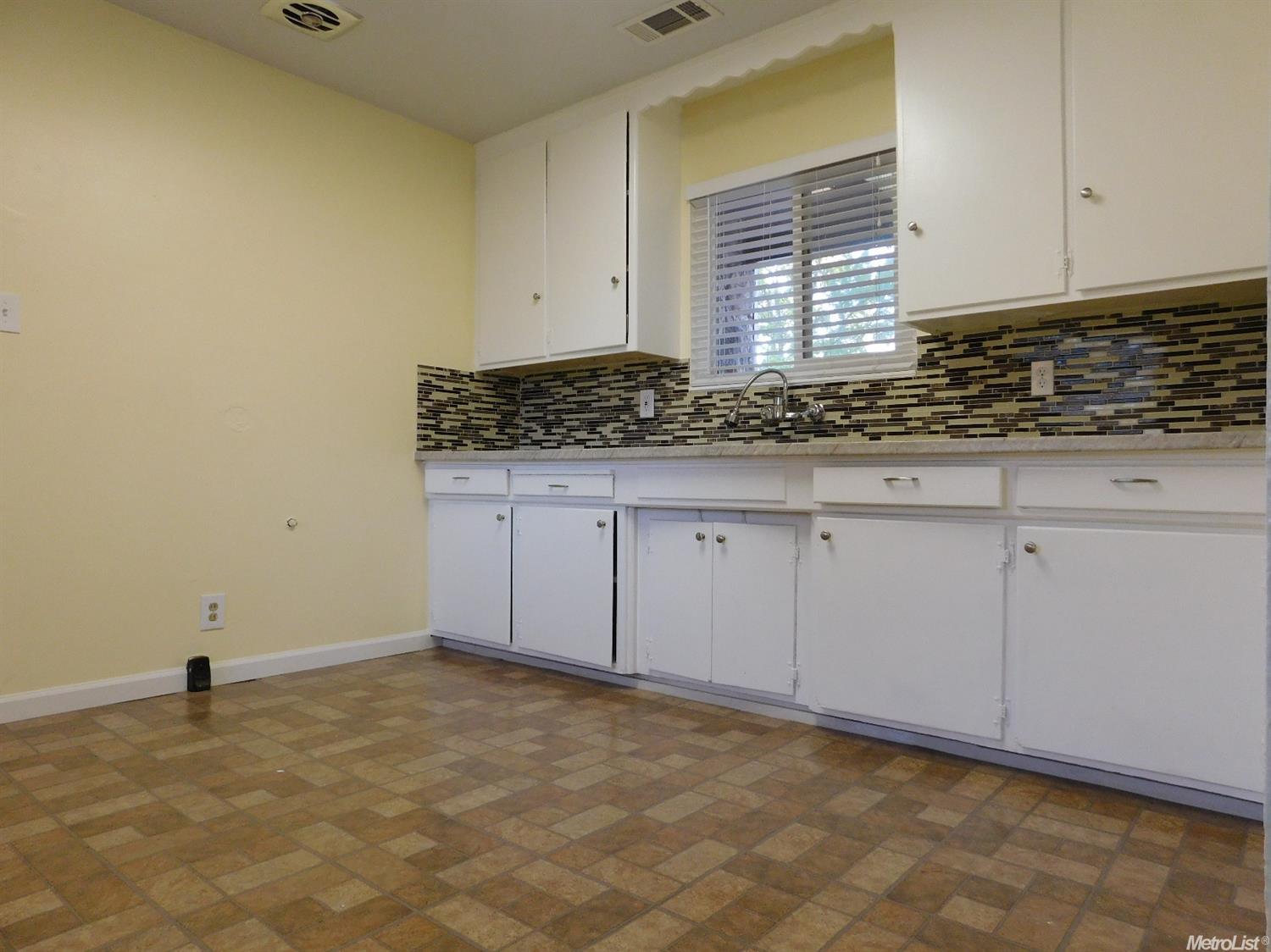 1409 Mount Vernon Dr, Modesto, CA 95350 photo 12
