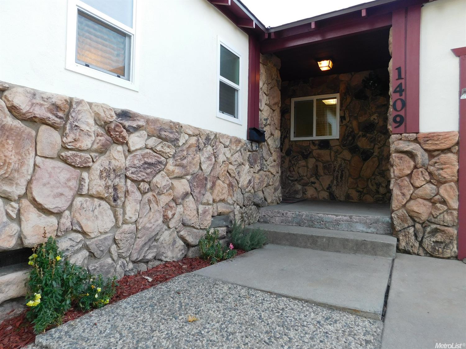 1409 Mount Vernon Dr, Modesto, CA 95350 photo 4