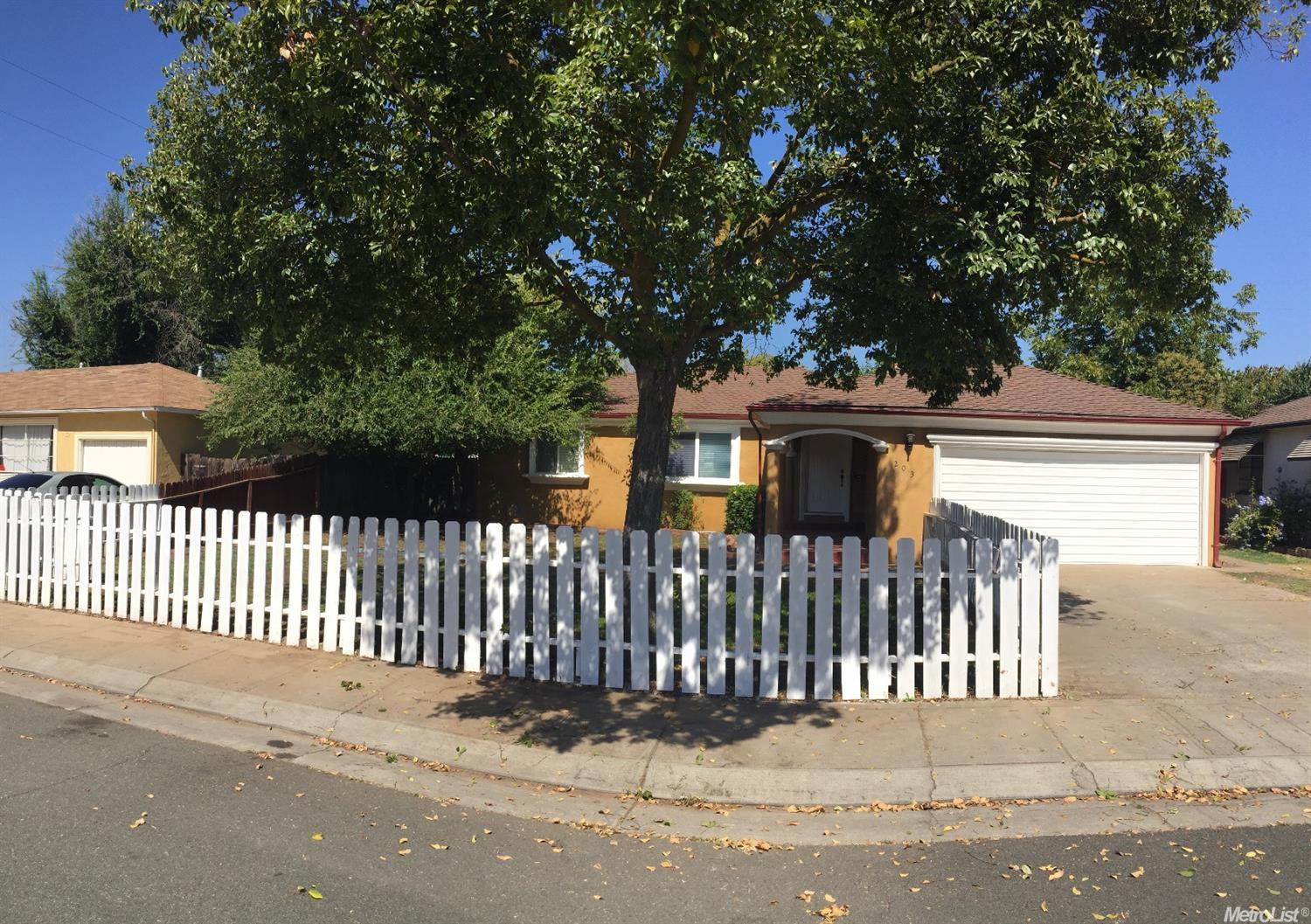 203 E Harper St, Stockton, CA 95204 photo 2