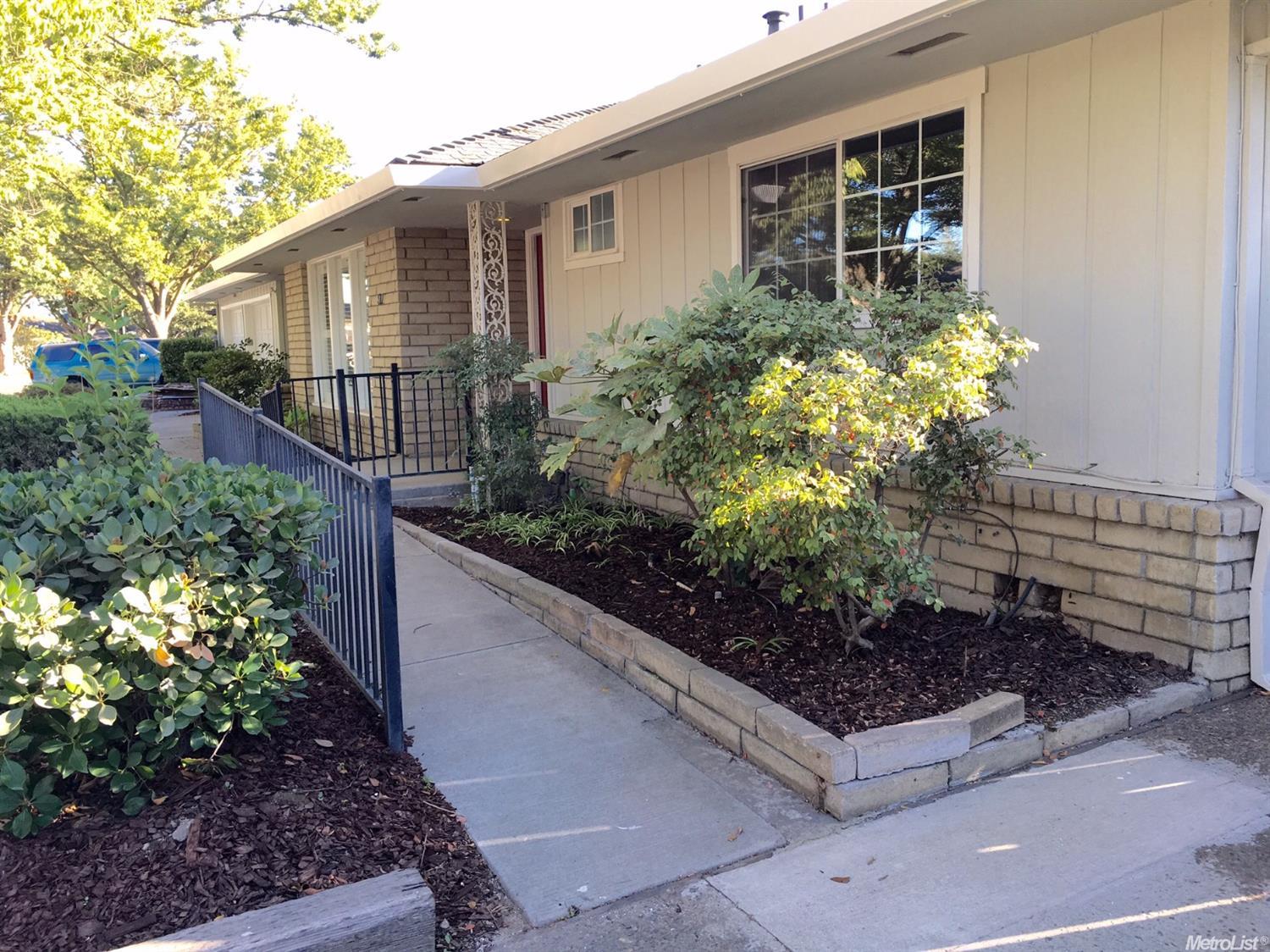 3117 Londonderry Rd, Modesto, CA 95350 photo 2