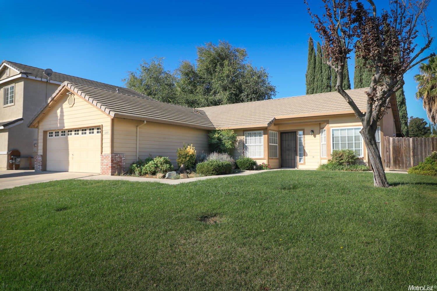 1261 La Salle, Gustine, CA 95322 photo 2