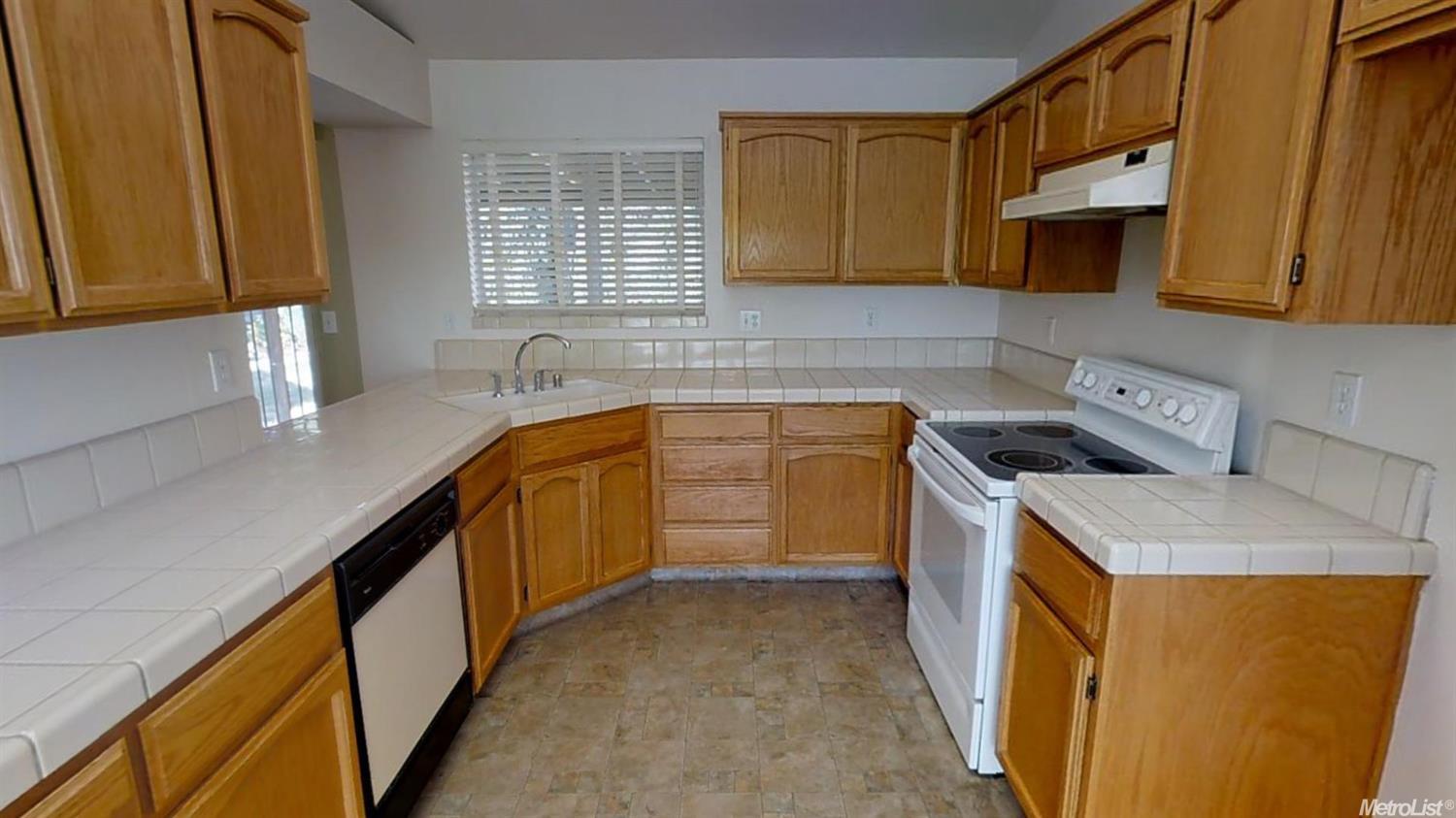 1261 La Salle, Gustine, CA 95322 photo 7