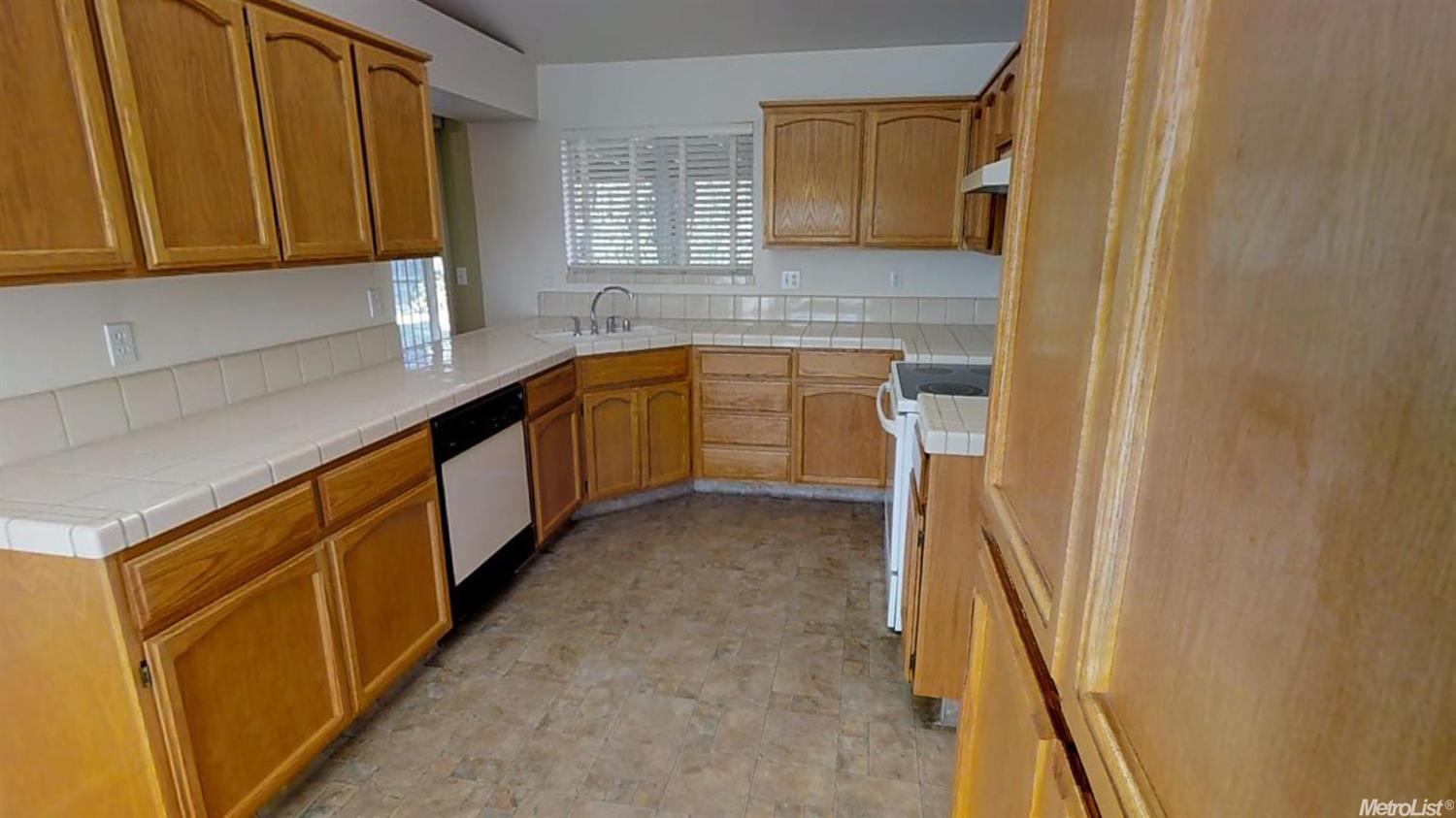 1261 La Salle, Gustine, CA 95322 photo 8