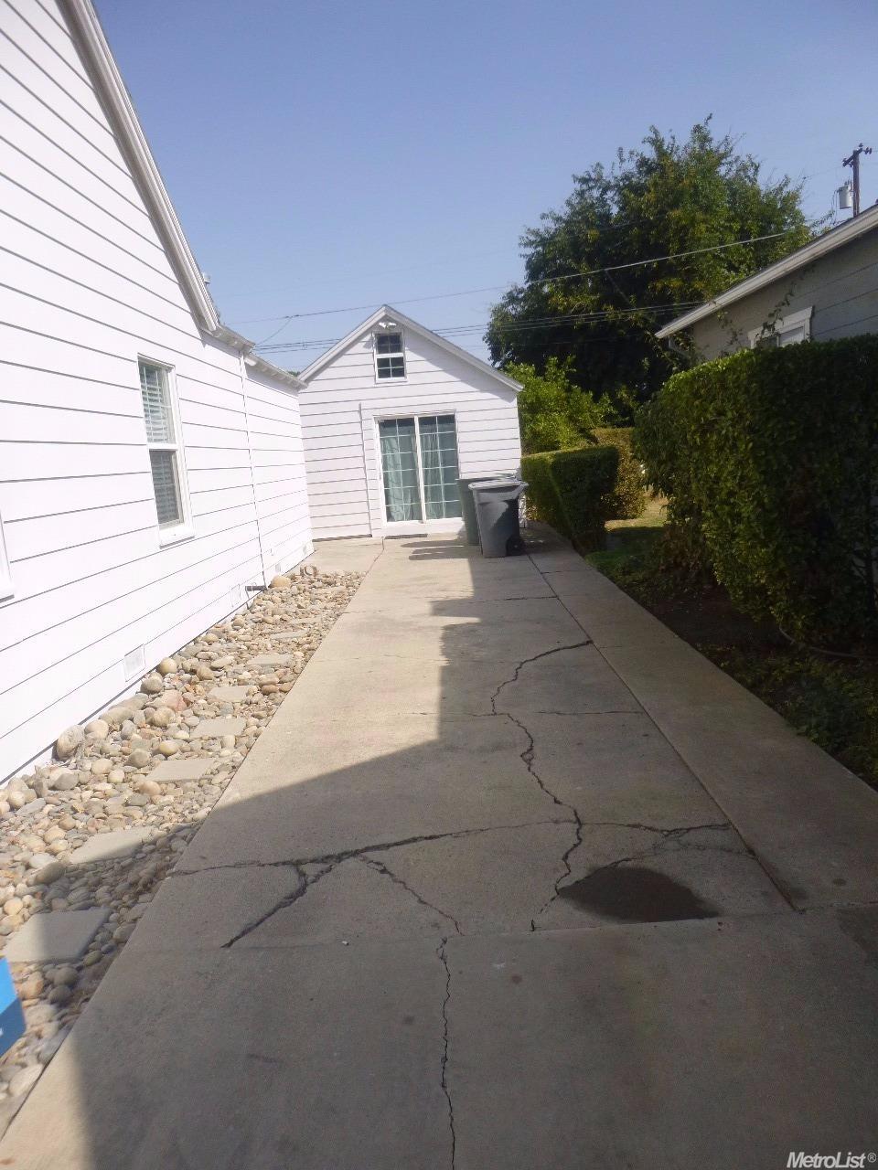 1045 W 22nd St, Merced, CA 95340 photo 5