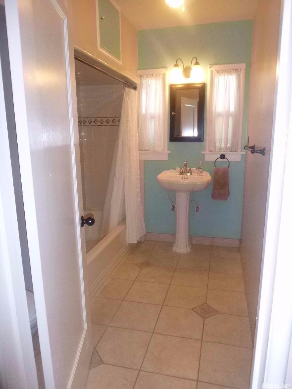 1045 W 22nd St, Merced, CA 95340 photo 9