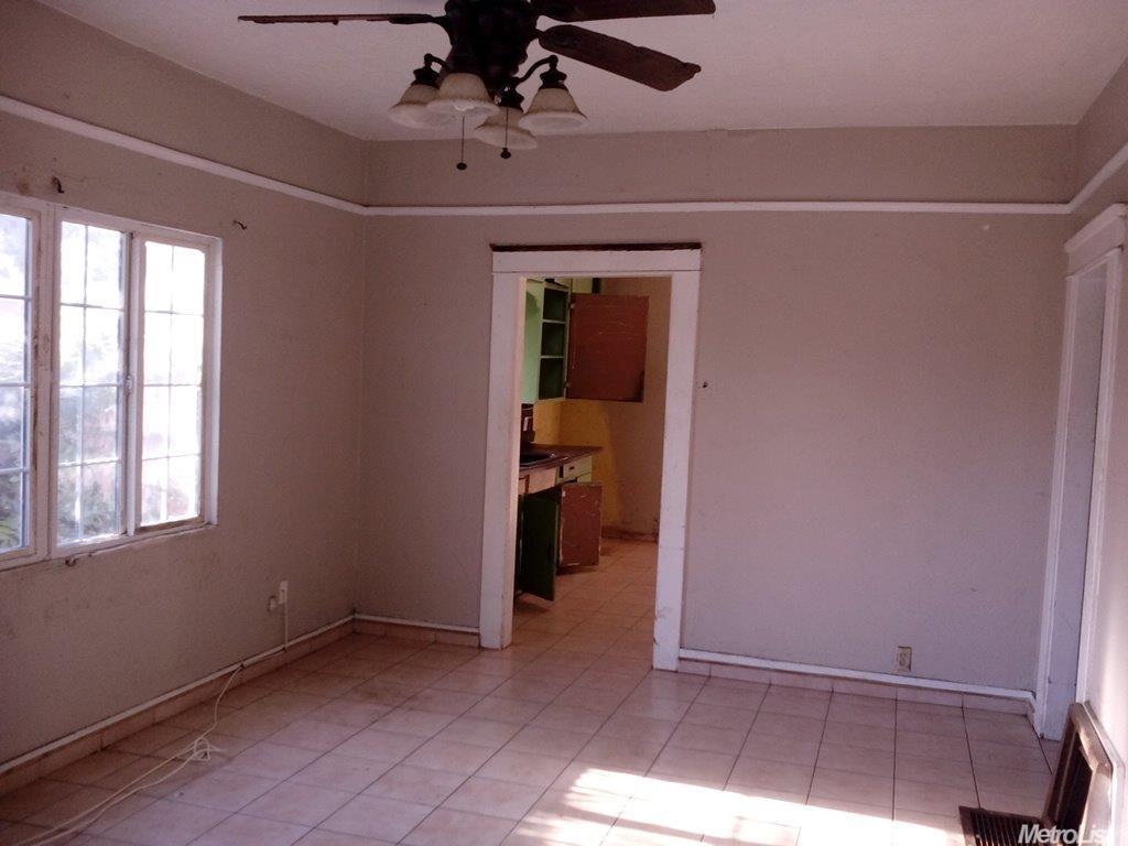 437 Eden St, Lodi, CA 95240 photo 2