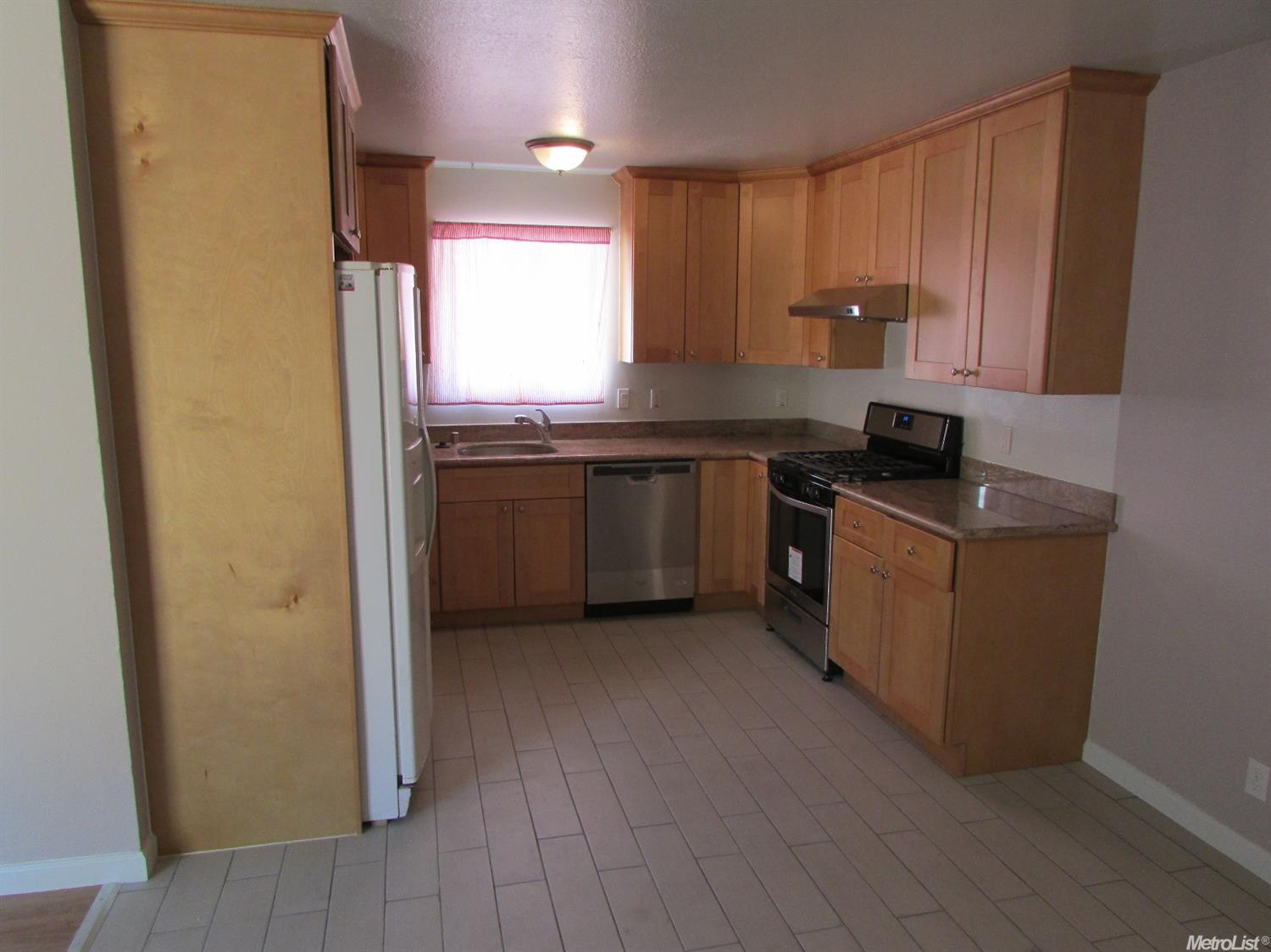 2077 Mount Vernon Dr, Modesto, CA 95350 photo 4