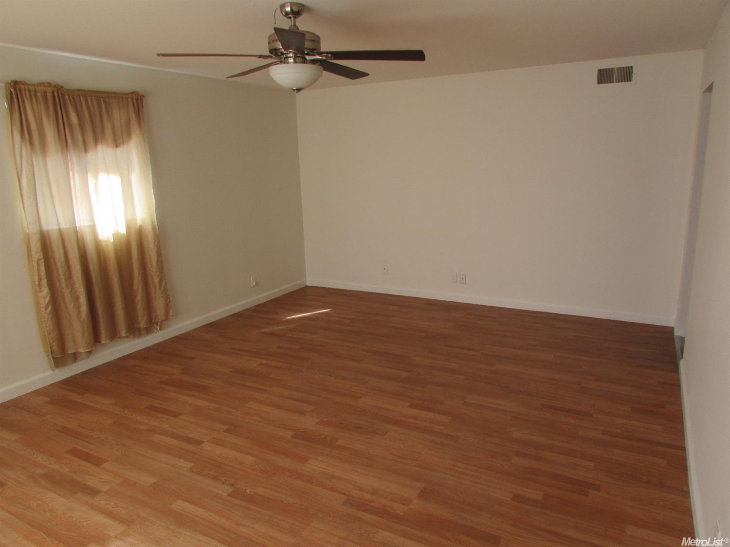 2077 Mount Vernon Dr, Modesto, CA 95350 photo 2