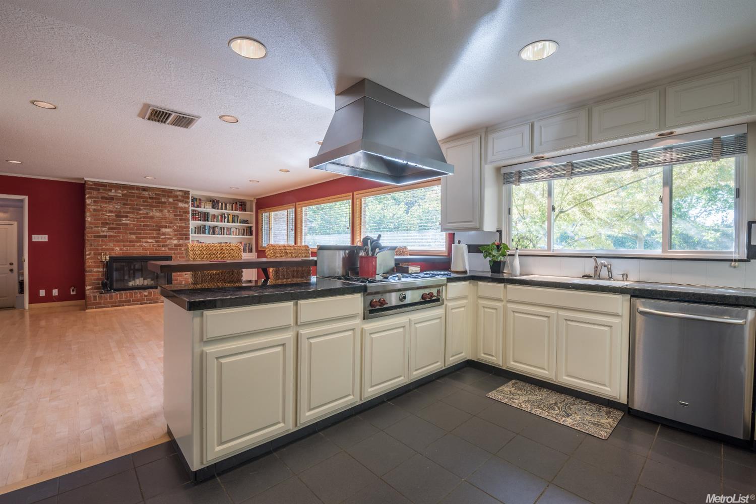 2913 Parkview Dr, Modesto, CA 95355 photo 3