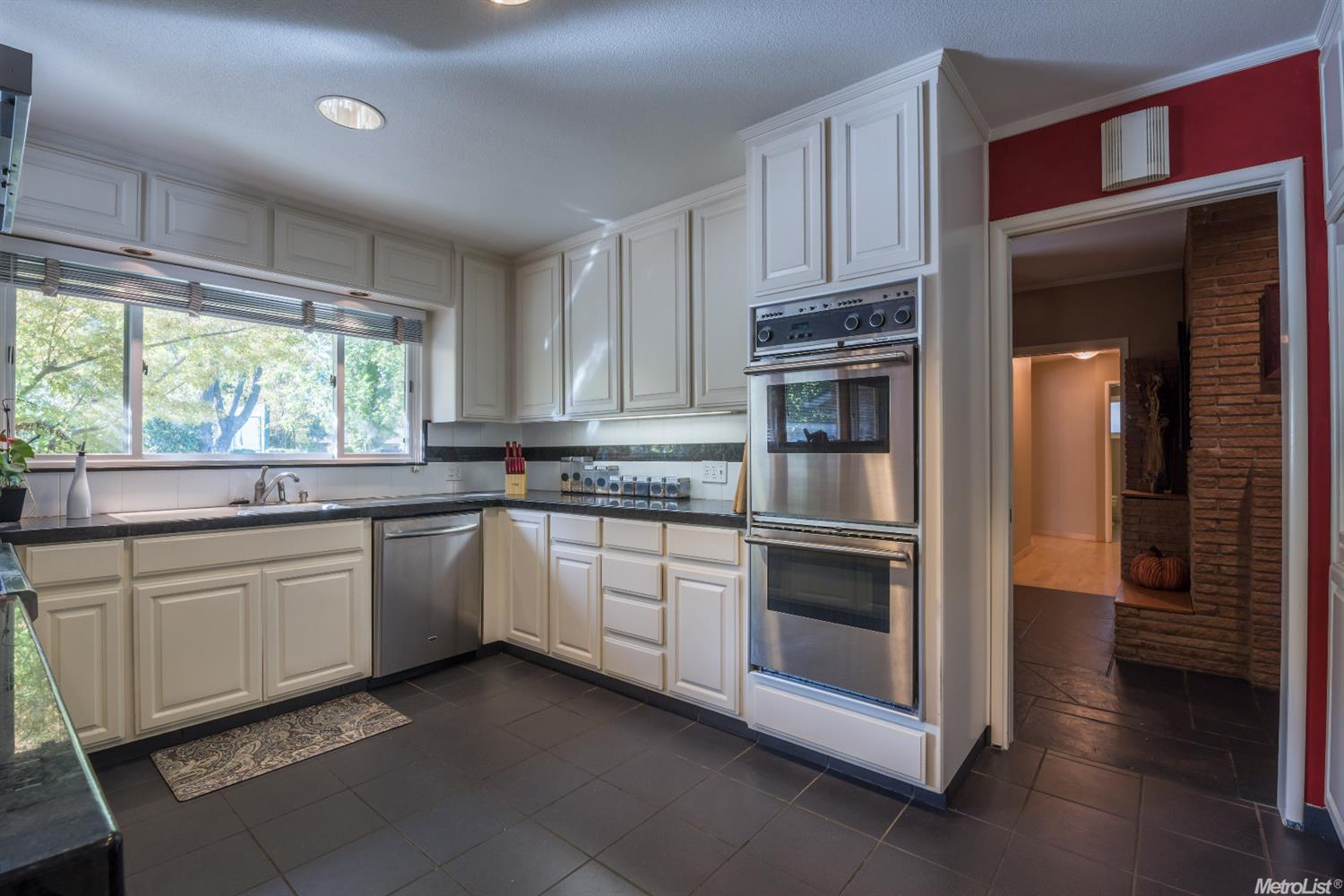 2913 Parkview Dr, Modesto, CA 95355 photo 4