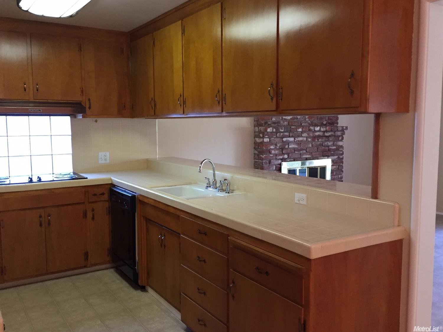 1205 Clifton Dr, Modesto, CA 95355 photo 4
