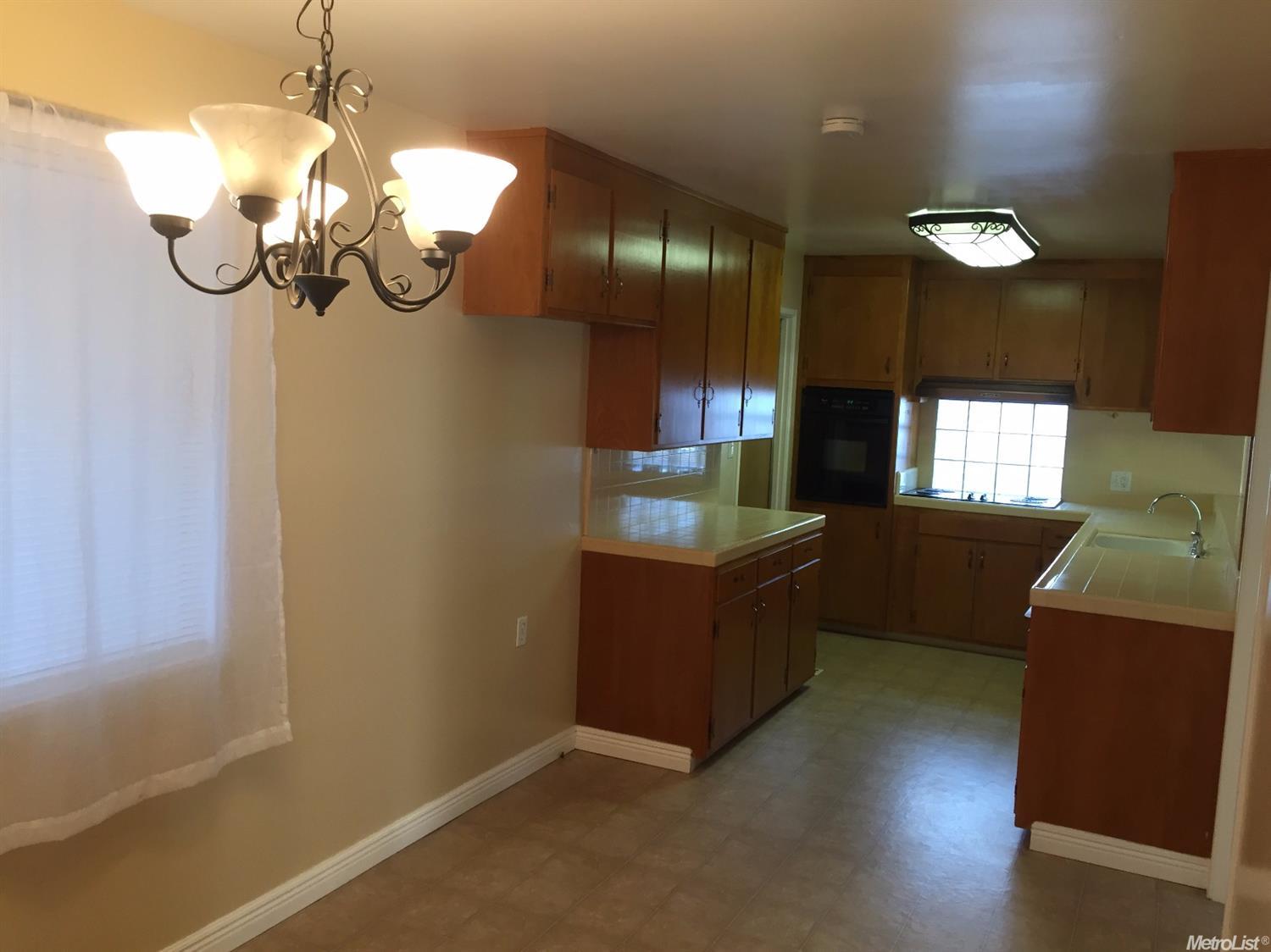 1205 Clifton Dr, Modesto, CA 95355 photo 3