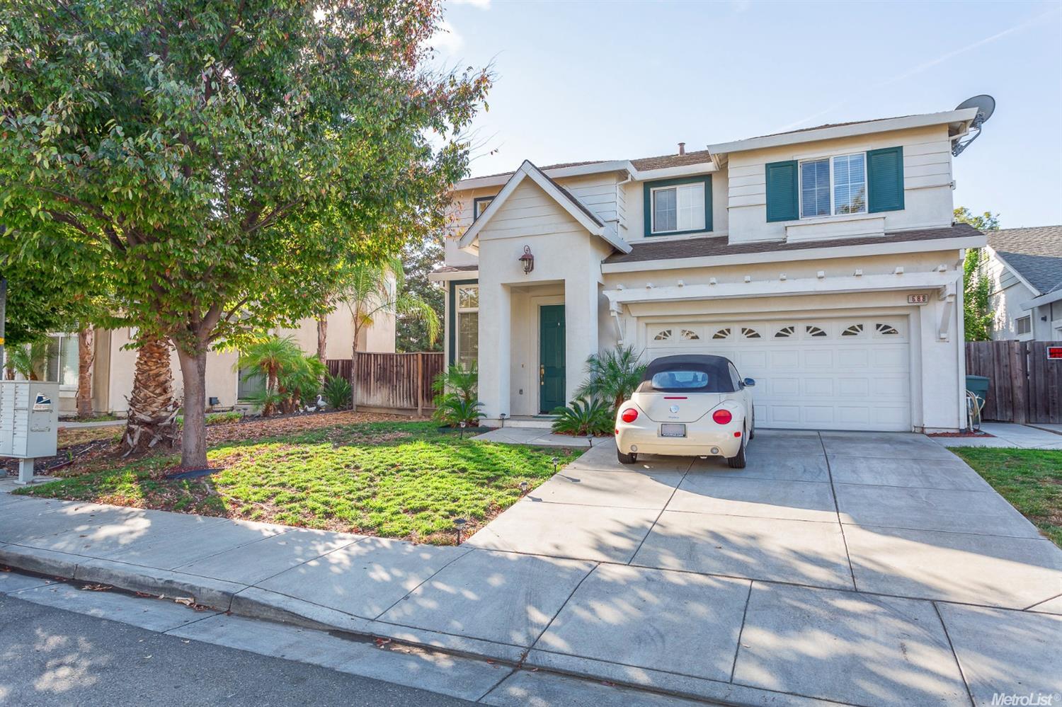 688 Harold Smith Dr, Tracy, CA 95304 photo 2