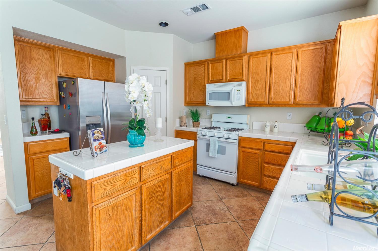 688 Harold Smith Dr, Tracy, CA 95304 photo 8
