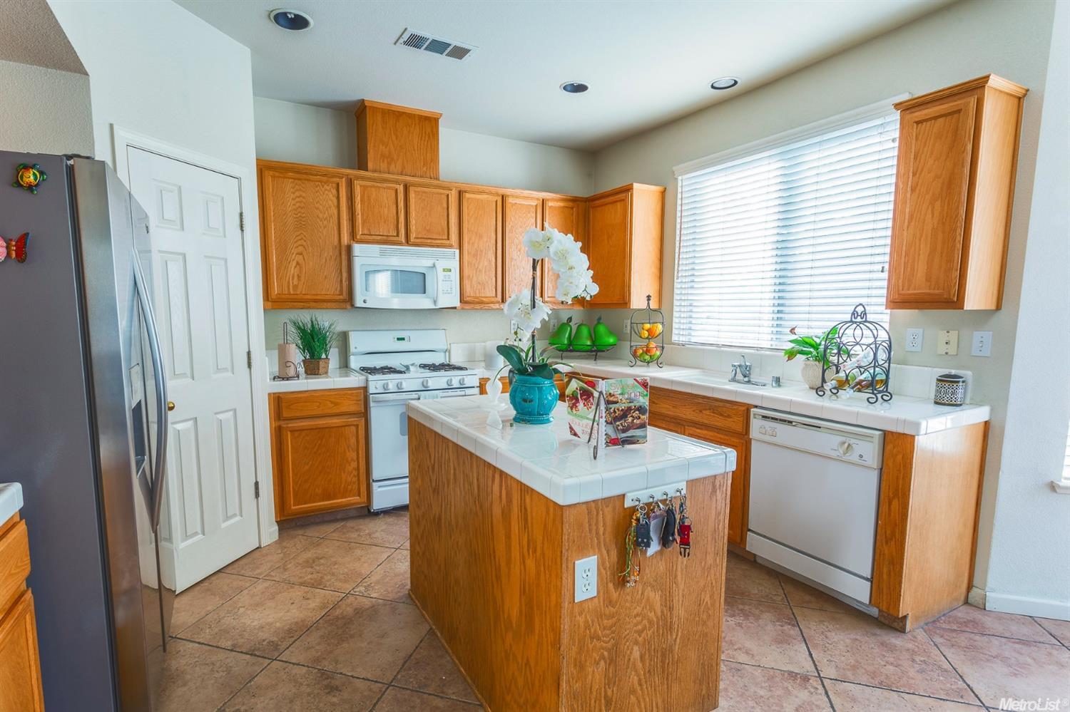 688 Harold Smith Dr, Tracy, CA 95304 photo 7